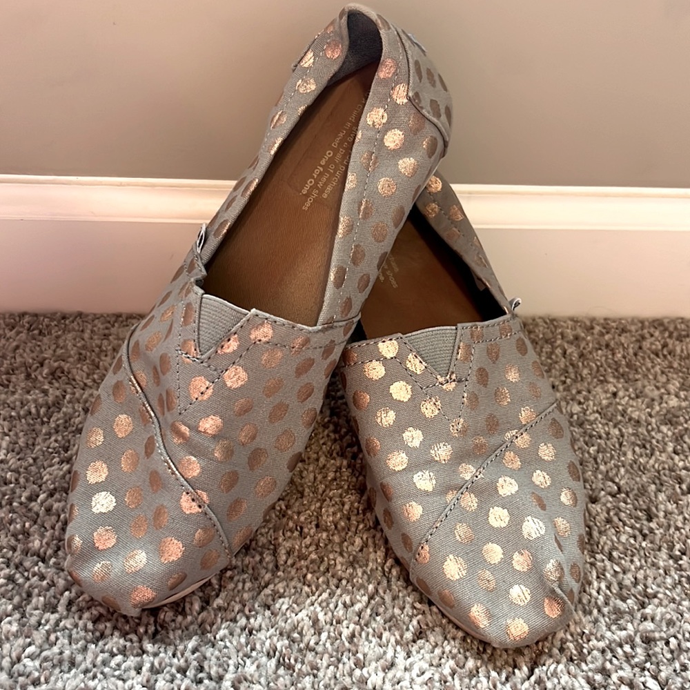 Women’s Tom’s size 8 polka dot flat